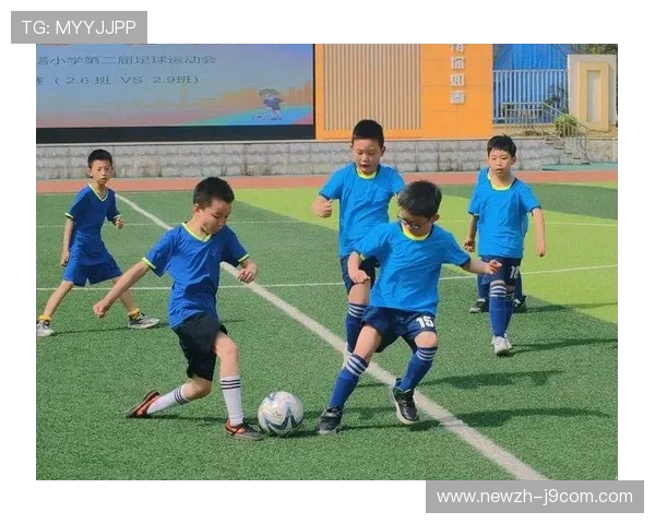 双人足球对打玩具全新体验 趣味互动引领运动潮流